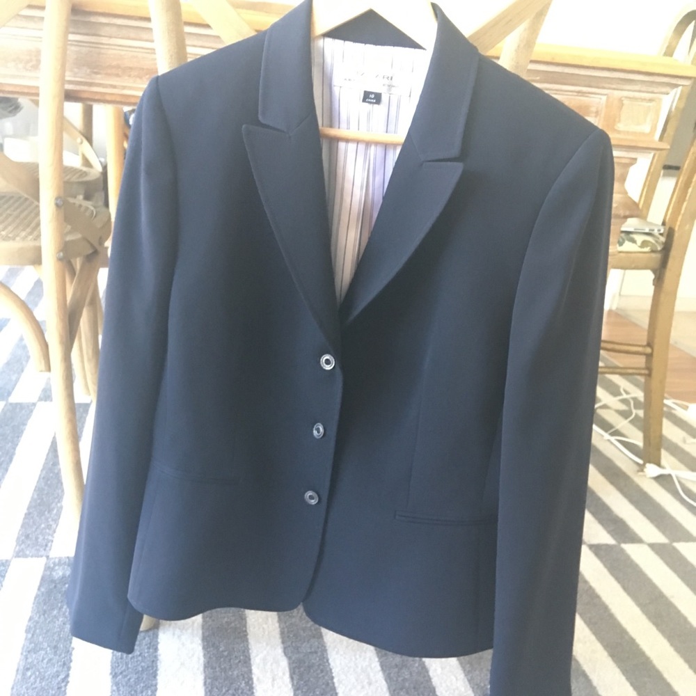 NWT Navy Tahari 2-peice suit with skirt